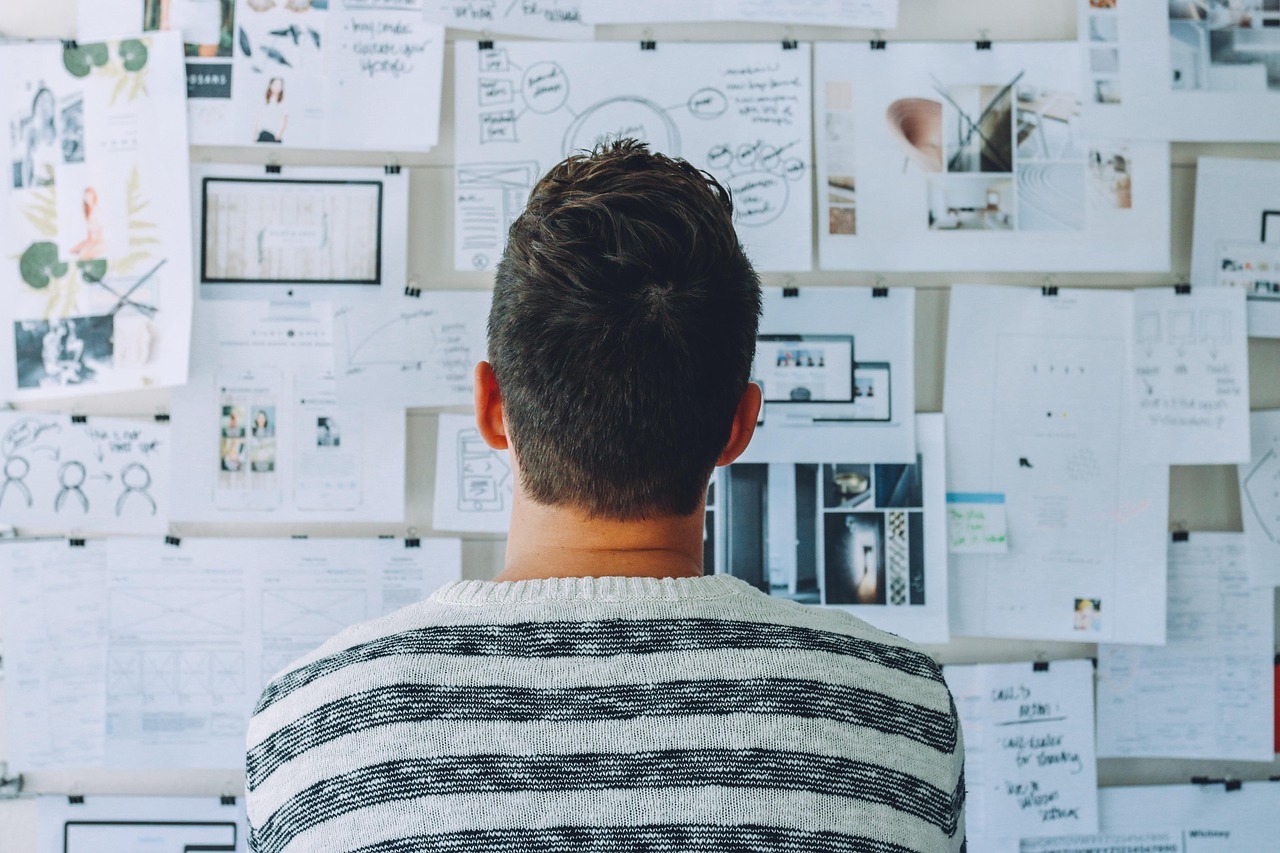 découvrez le design thinking, une méthode d’innovation centrée sur l’utilisateur pour résoudre les problèmes et créer des solutions innovantes grâce à la créativité, la collaboration et l’expérimentation.