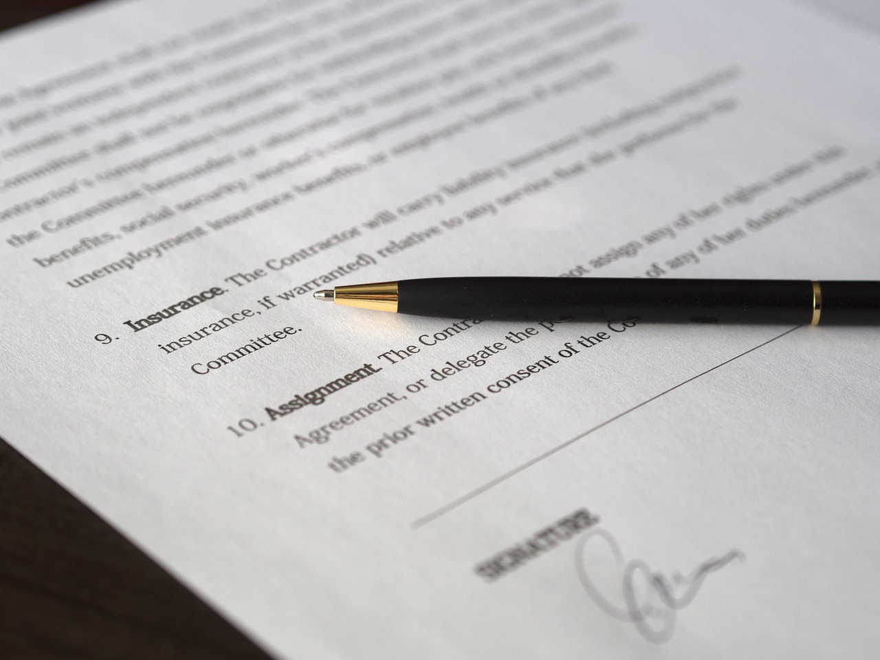 découvrez tout ce qu'il faut savoir sur les contracts : définition, utilité, types principaux et conseils pour rédiger ou comprendre un contrat en toute simplicité.